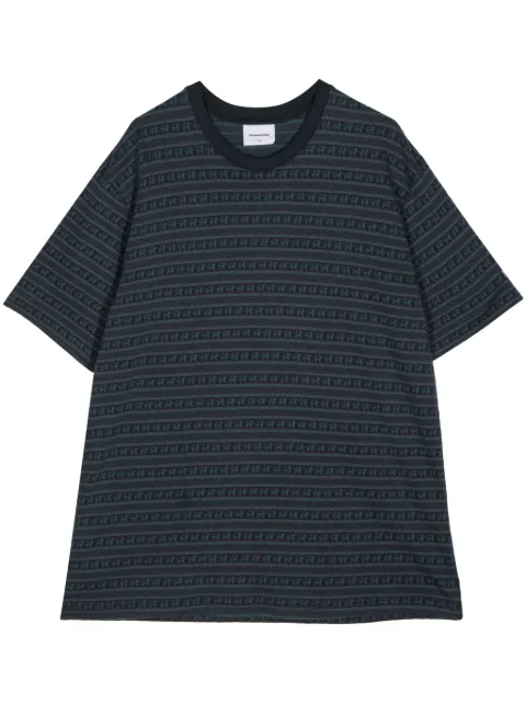 This Is Never That playera con rayas diplomáticas estampadas
