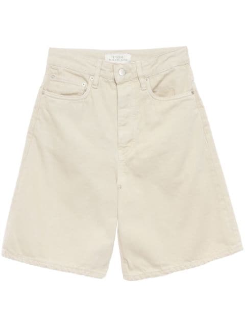 Studio Nicholson shorts con parche del logo