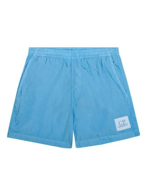 C.P. Company shorts de playa con parche del logo