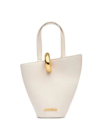 VIP【送料関税込】JACQUEMUS LE PETIT BAMBOLA BUCKET BAG 23760798_54334082_322.jpg