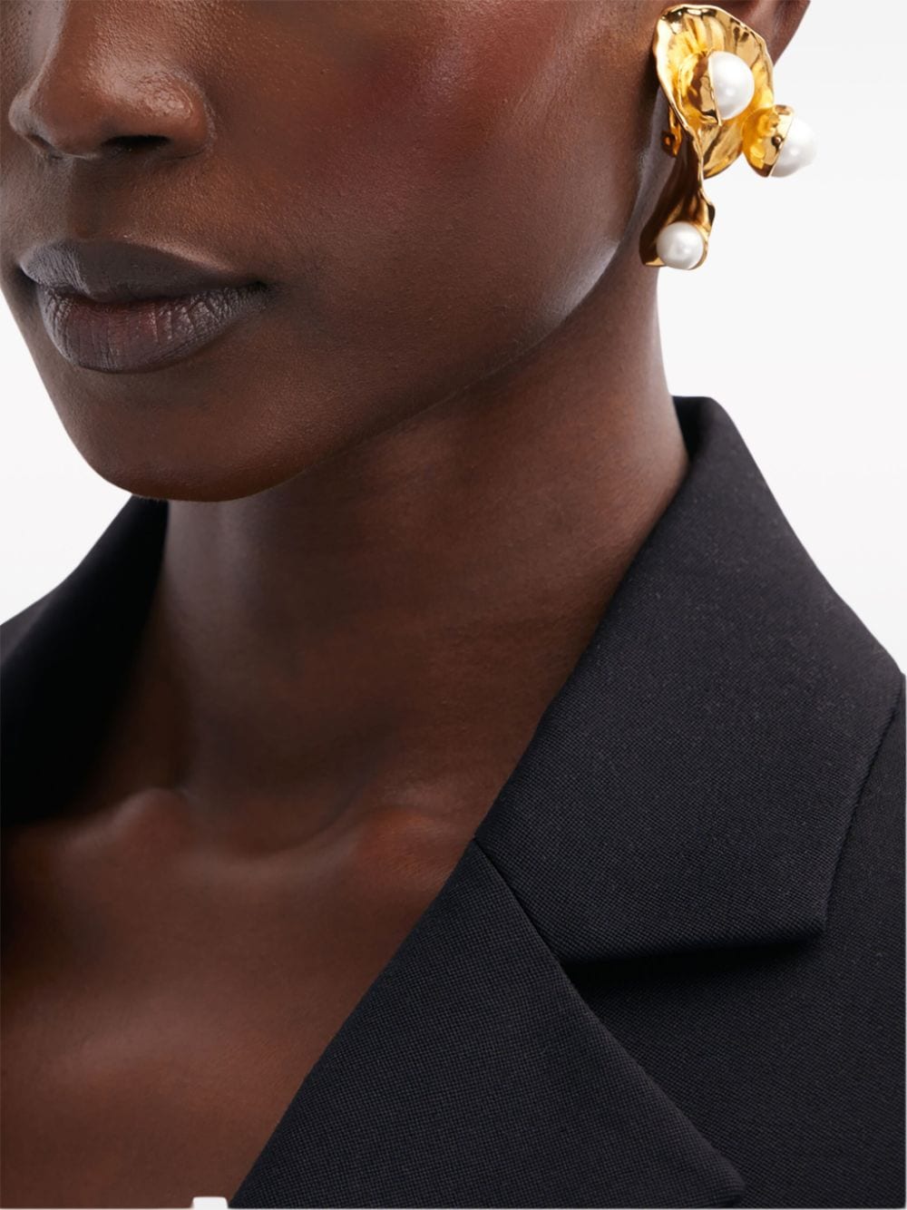 Shop Oscar De La Renta Abstract Leaf Pearl-embellished Earrings In Gold