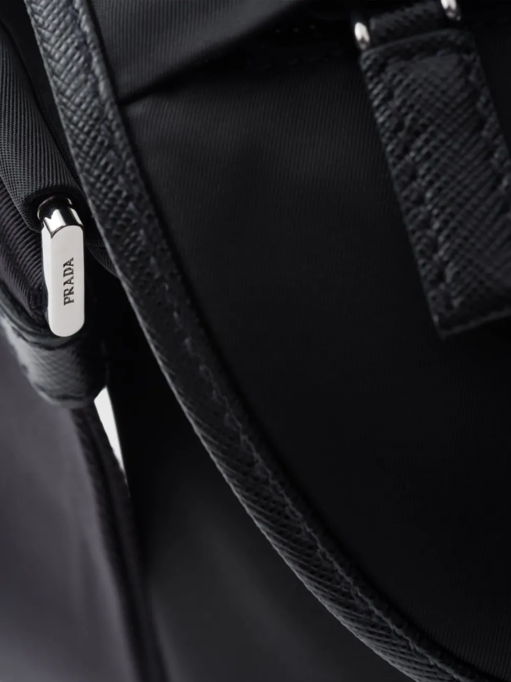 PRADA(プラダ)/関税送料込み ロゴMedium shoulder bag Prada logo-patch Shoulder Bag | Black | FARFETCH