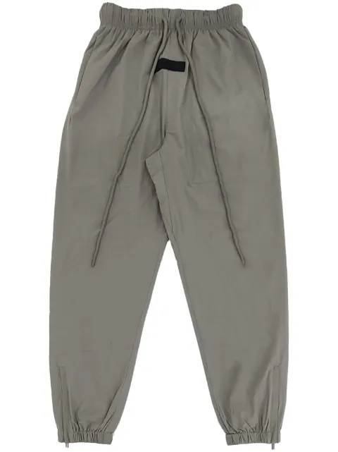 FEAR OF GOD ESSENTIALS joggers con detalle de parche