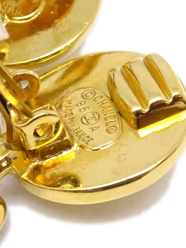 CHANEL Pre-Owned 1996 CC turn-lock Dangle clip-on Earrings Gold