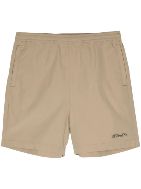 izzue logo patch shorts 