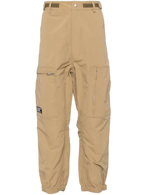 izzue pantalones cargo con diseño ajustado