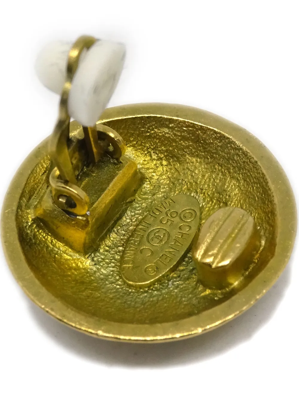 Pre-owned Chanel 1995 Cc Button Clip-on Earrings In Gold