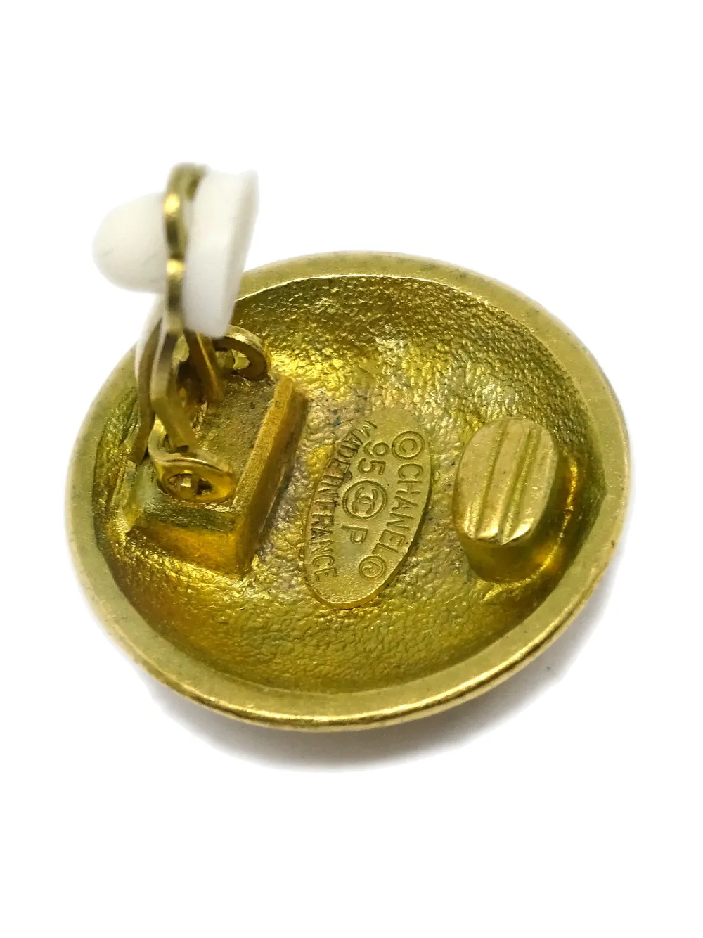 Pre-owned Chanel 1995 Cc Button Clip-on Earrings In Gold