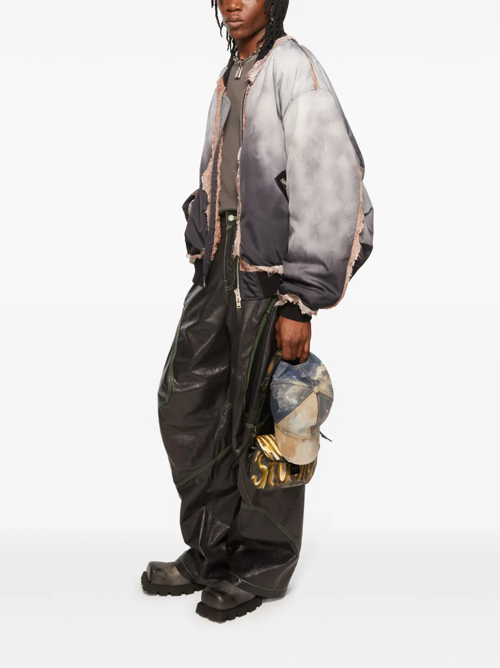 Acne Studios Leren broek met geborduurd logo Grijs