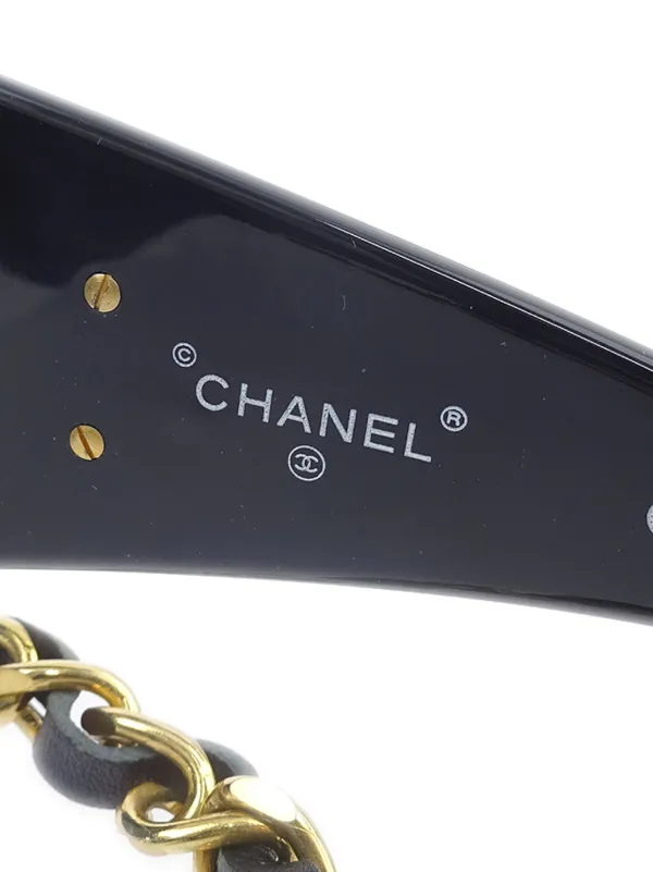 CHANEL Black Shield Sunglasses with Gold Chain Trim CHANEL Pre-Owned 1990-2000 leather-and-chain Trim Shield  main image 2