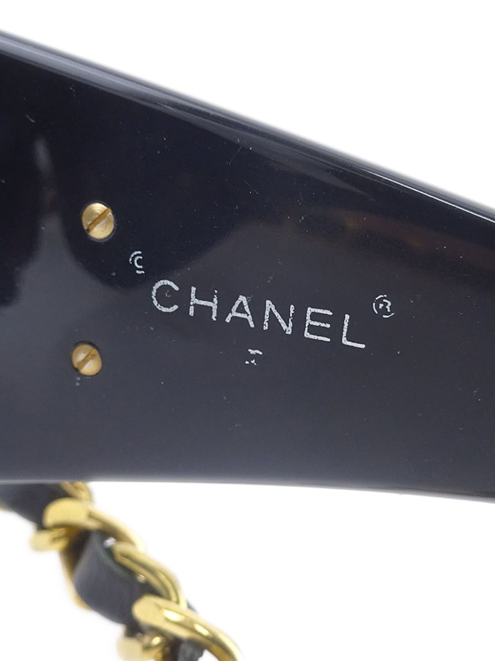 CHANEL 1990-2000s chain shield-frame sunglasses Women