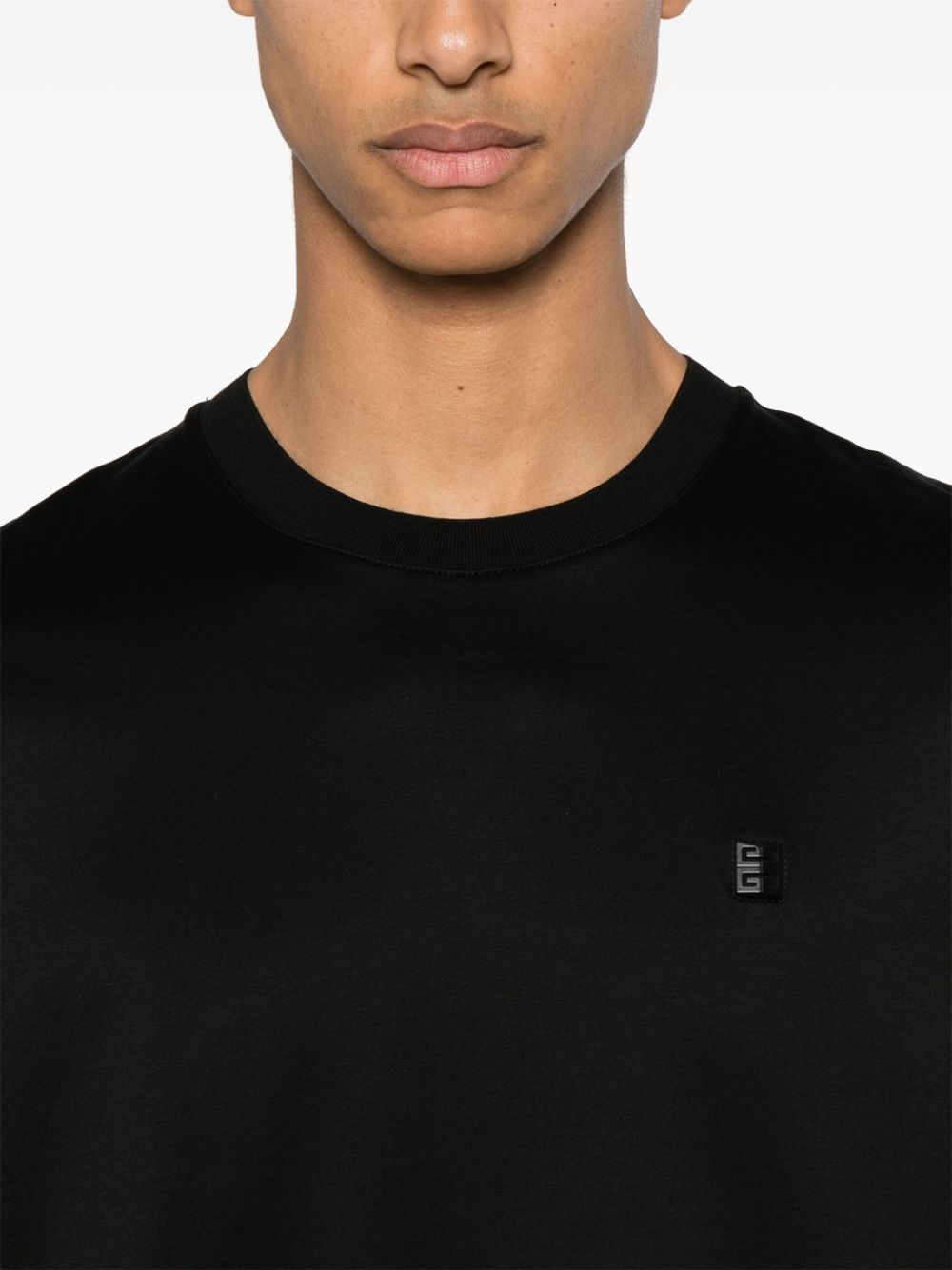 Shop Givenchy 4g-logo Cotton T-shirt In 黑色