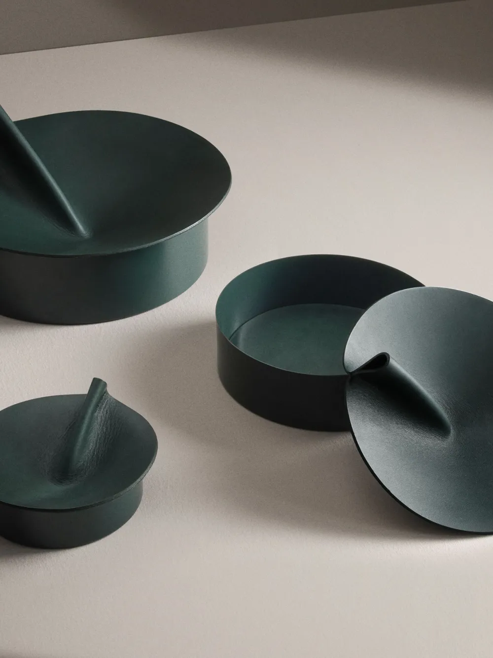 Uniqka Large Rotonda Circular Trinket Box (15cm X 32cm) In Green