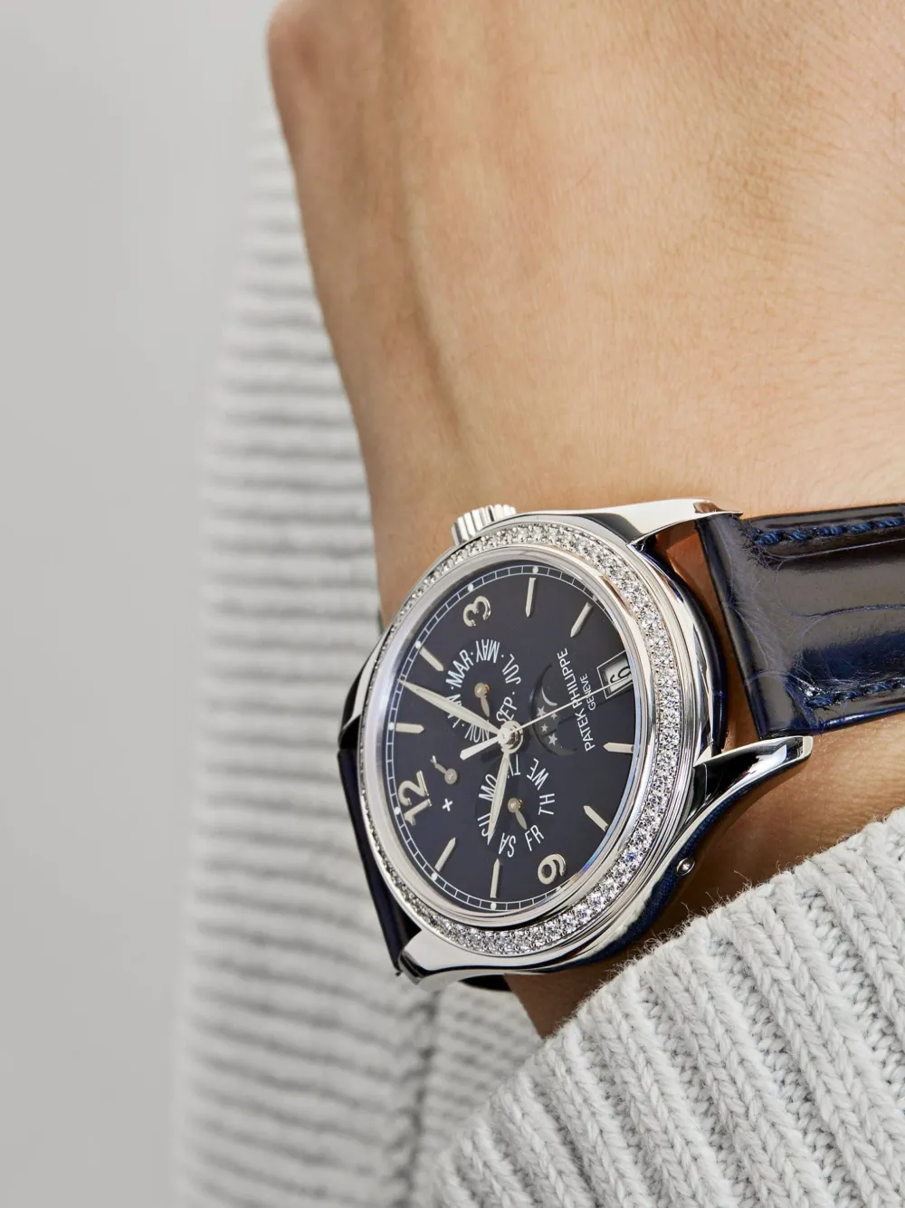 Patek Philippe 2023 unworn Complications Annual Calendar Moon Phase 39mm | Men | Image 2