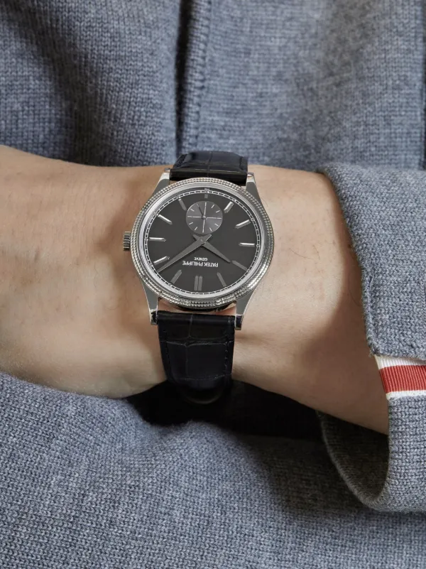 未使用　Patek Philippe ブラック レザーストラップ Patek Philippe 2023 pre-owned Calatrava 39mm | Black | FARFETCH