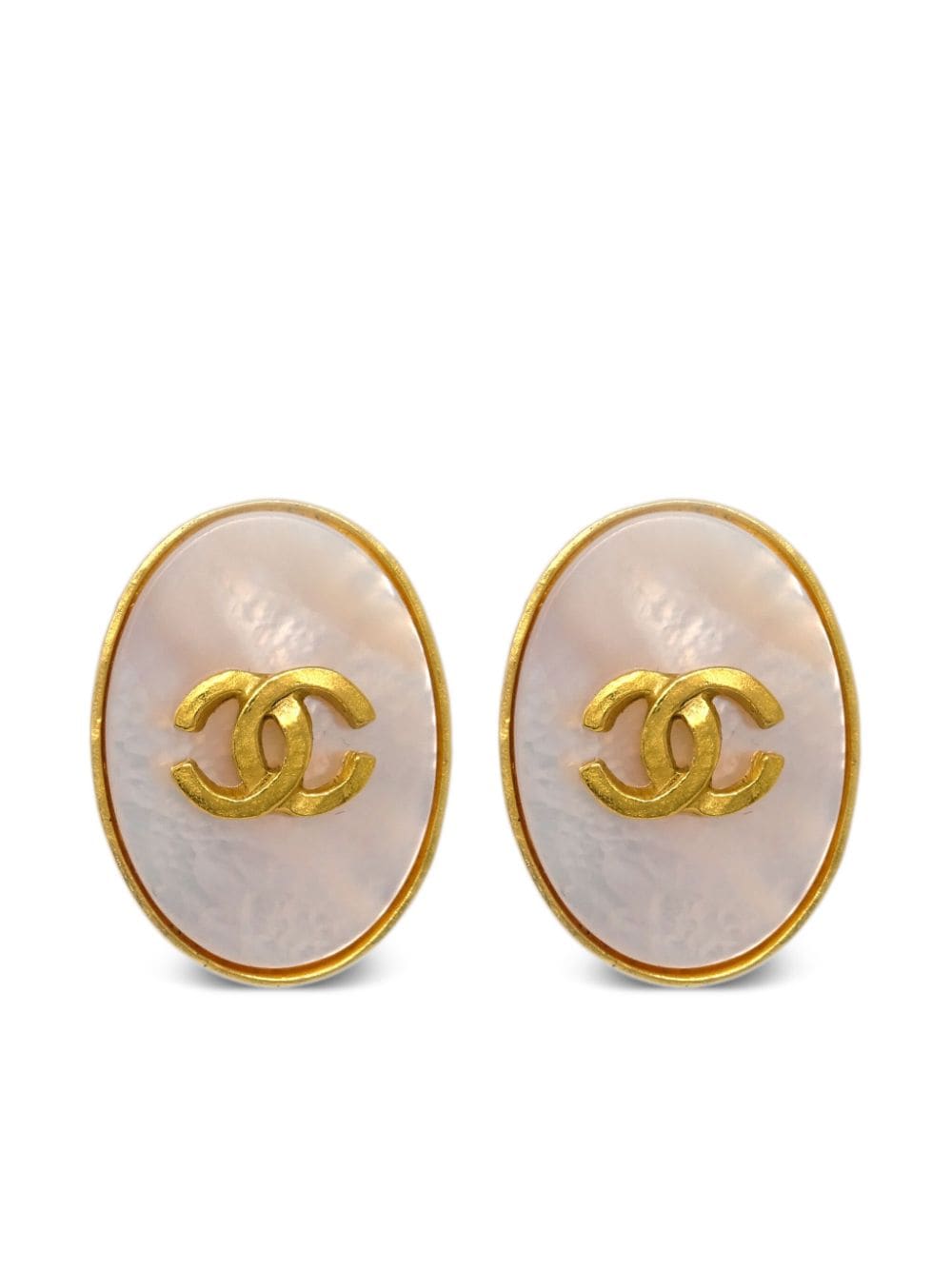 Pre-owned Chanel 1995 Cc Shell Earrings In White