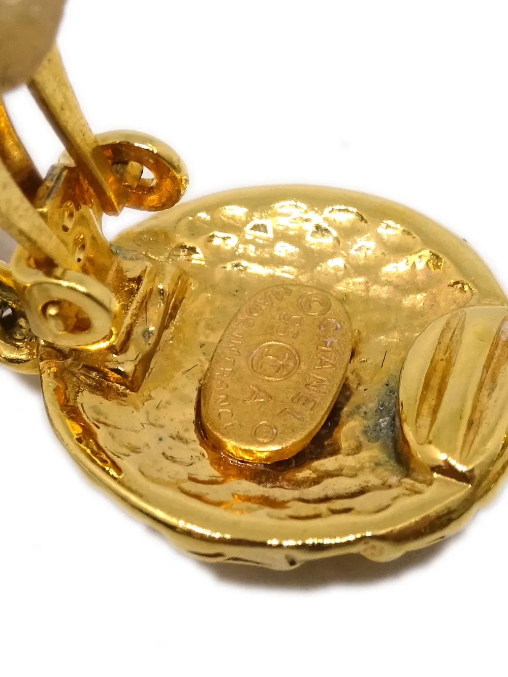 Pre-owned Chanel 1982 Cc Dangle Clip-on Earrings In Gold