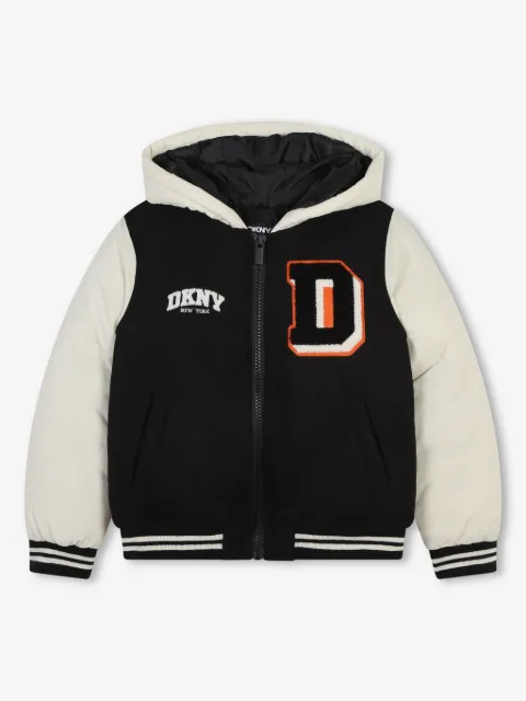 Dkny Kids chamarra capitonada con aplique del logo