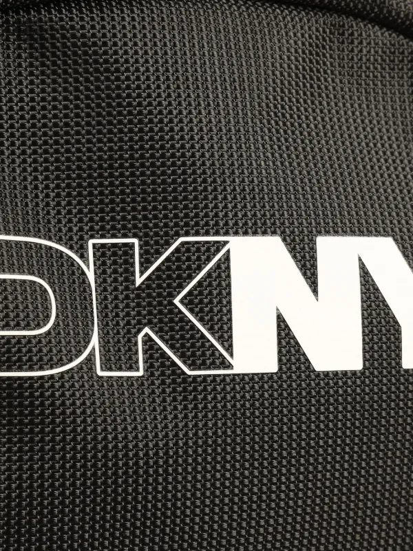 楽天市場】DKNY【サガラ刺繍の同色ロゴ】クルーネック