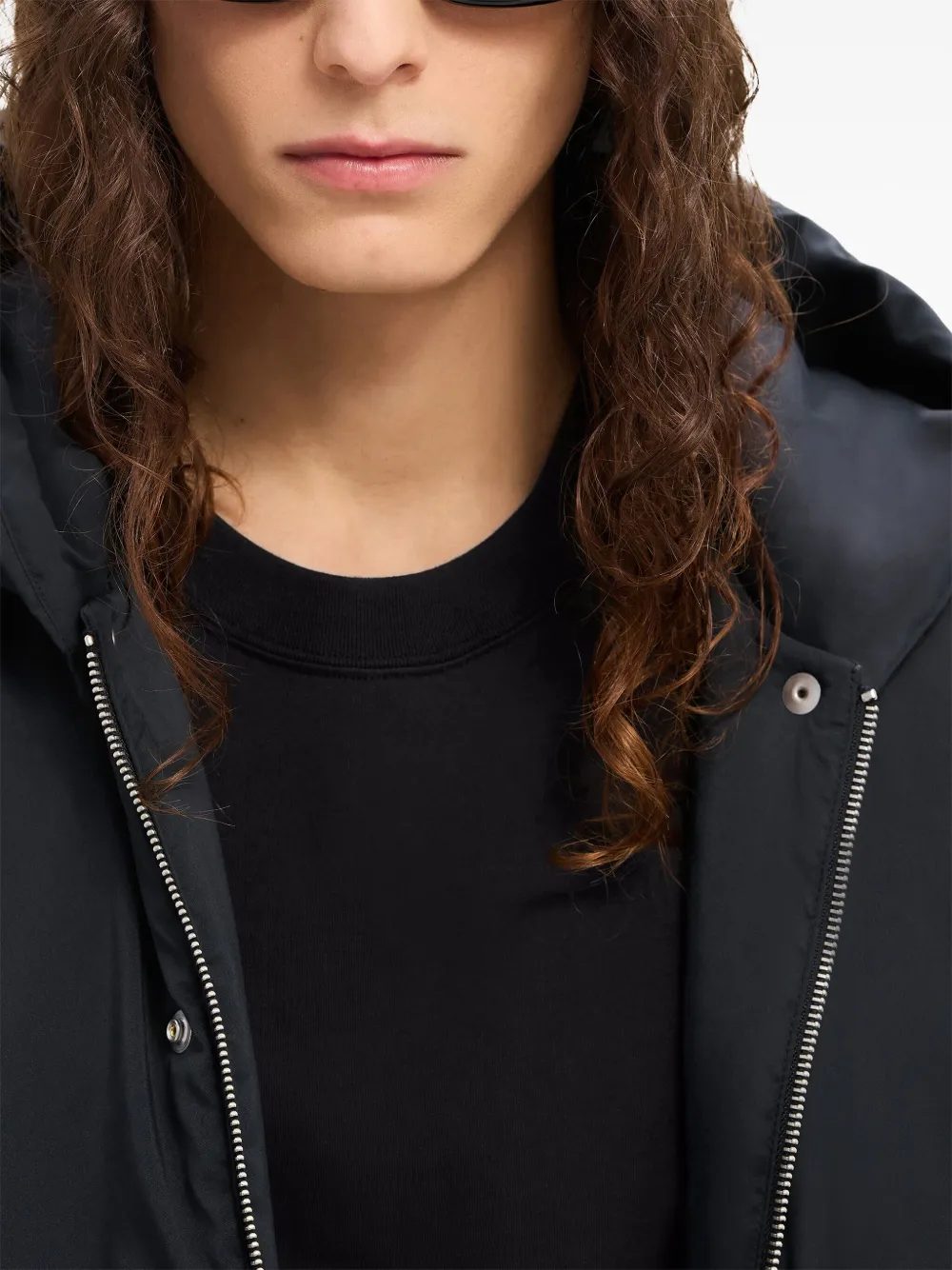 COURRÈGES LOGO-APPLIQUÉ HOODED PUFFER JACKET
