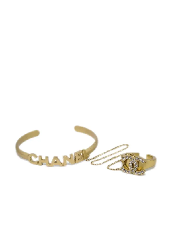 Chanel Pre-owned 2001 CC Rhinestone-embellished Chain Cuff Ring in Gold