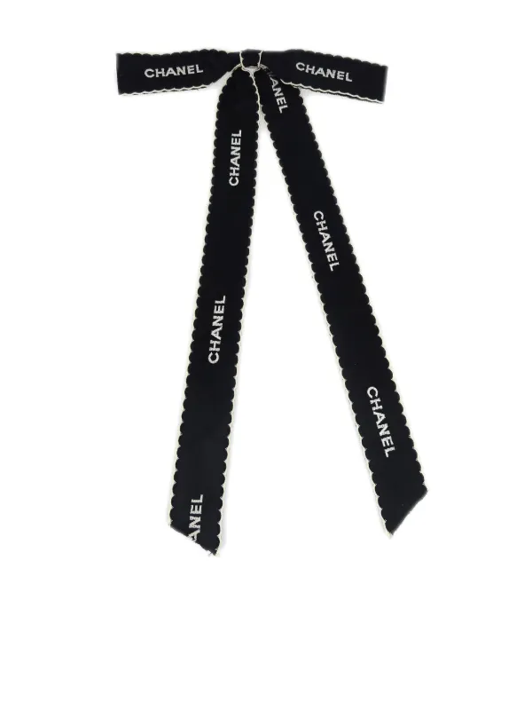 Chanel Pre-owned 1990-2000s Satin Bow Brooch in Black
