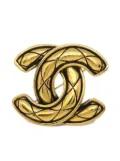 CHANEL Pre-Owned 1990-2000 diamond-embossed CC brooch - Gold