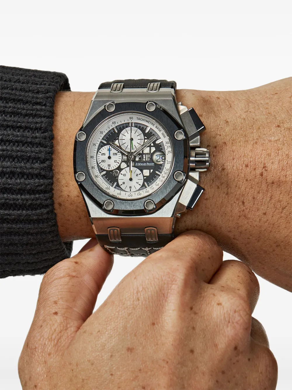 Audemars Piguet 2007 pre-owned Royal Oak Offshore Chronograph 44mm | Pre-Owned Sports Watches | Image 2