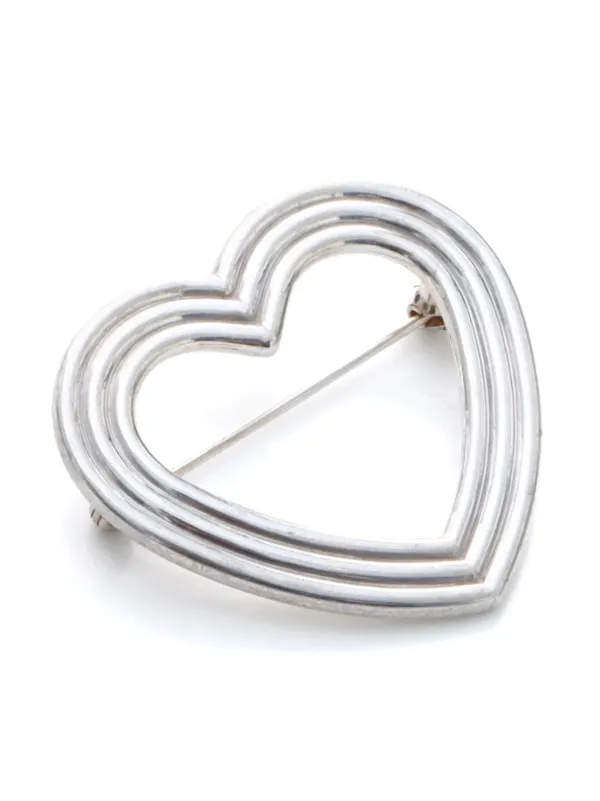 c*n様 TIFFANY & Co. ハート型ブローチ　シルバー925 ティファ 美品】ティファニー トリプルハート ブローチ シルバー925 希少 - メルカリ