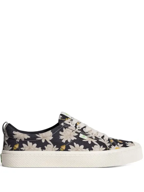 Cariuma OCA sneakers