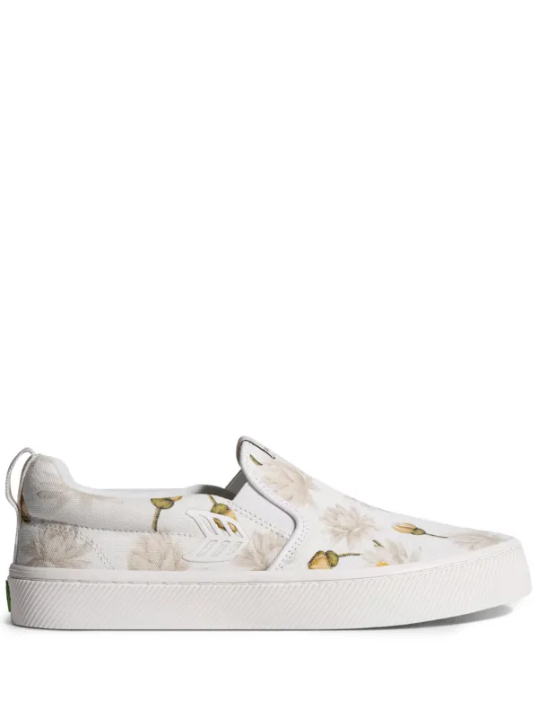 Cariuma SLIP-ON スニーカー | ホワイト | FARFETCH JP