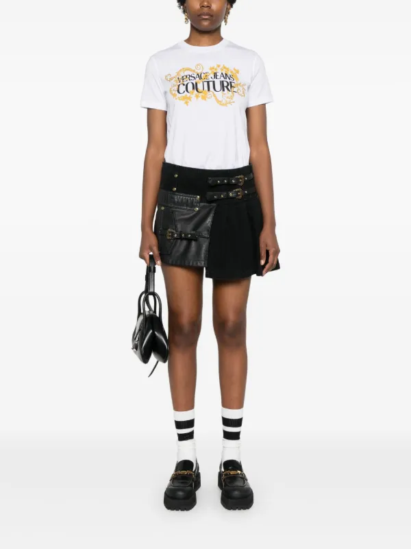 Tシャツ・カットソー VERSACE JEANS Woman T-Shirt White 76HAHT02CJ03T G03 V-Emblem T-Shirt White,Print | VERSACE US