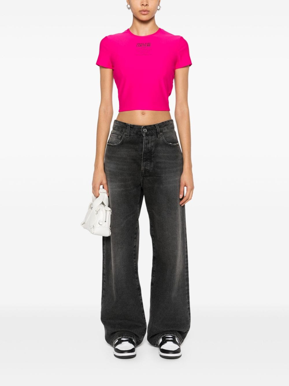 Versace Jeans Couture Cropped T-shirt met logoprint - Roze