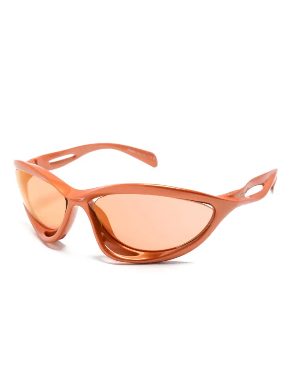 Prada Eyewear Lunettes De Soleil PRA23S à Monture Papillon