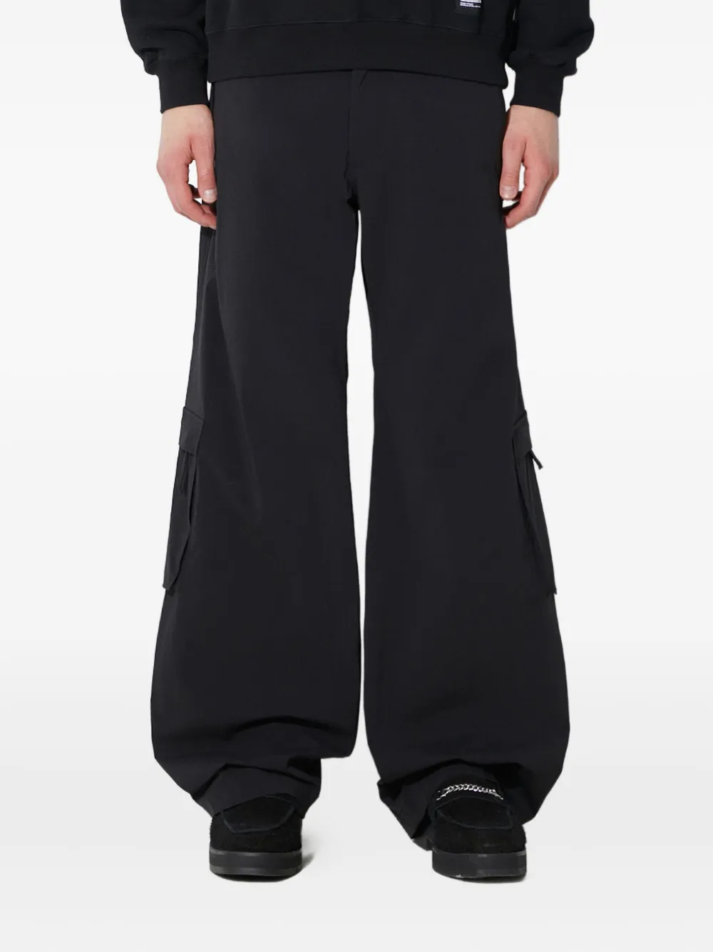Han Kjøbenhavn cargo-pocket trousers | Black | Image 1