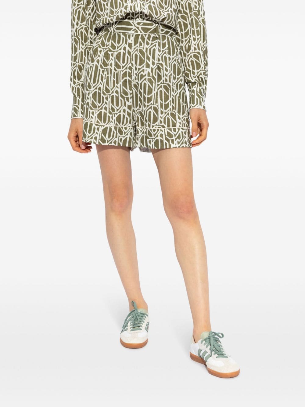 Shop Diane Von Furstenberg Abstract-pattern Linen Shorts In Green