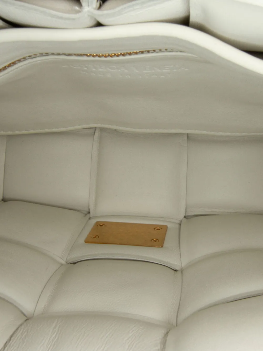 Pre-owned Bottega Veneta 2019-2023 Intrecciato Padded Chain Cassette Satchel In White