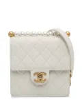 CHANEL Pre-Owned 2019 Small Chic Pearls Flap crossbody bag - White