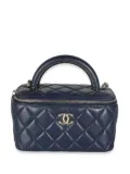 CHANEL Pre-Owned 2023 CC diamond-quilted two-way vanity bag - Blue