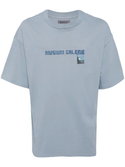 Musium Div. playera con logo bordado
