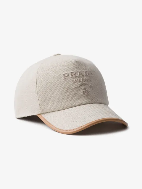 Prada gorra con logo en relieve