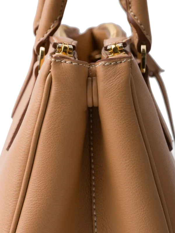 ≪気品溢れる≫【PRADA】ガレリア レザーバッグ Prada ガレリア レザーバッグ L | ニュートラル | FARFETCH JP