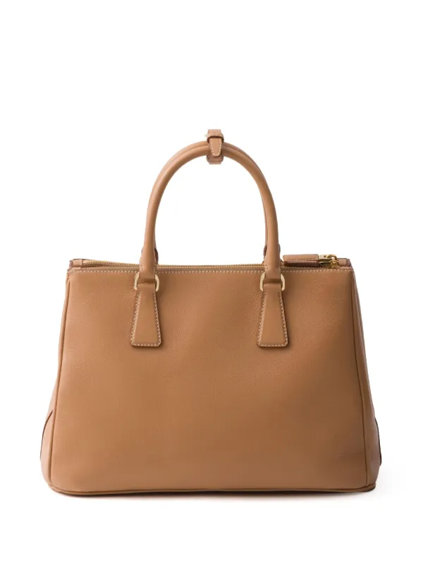 未使用 PLEATS PLEASE トライアングル ハンドバッグ 変形 ブラウン Prada ガレリア ハンドバッグ L | ニュートラル | FARFETCH JP