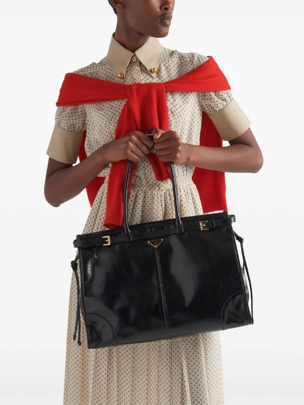 PRADA 上品 洗練 Bonnie ラージ レザー ハンドバッグ バーガンディ プラダ ボニー ラージ レザー ハンドバッグ | PRADA