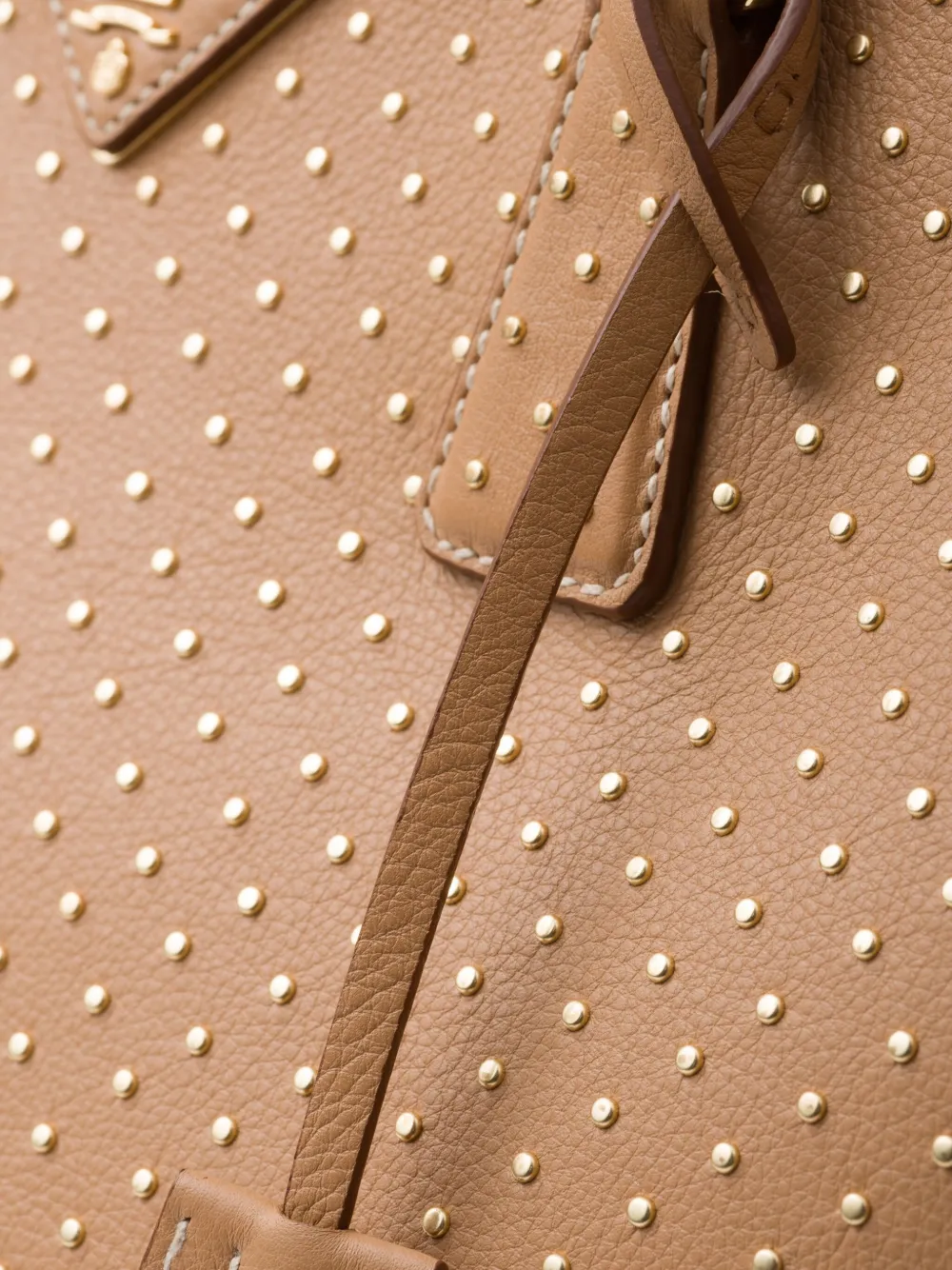 Prada Galleria saffiano leren handtas met studs Bruin