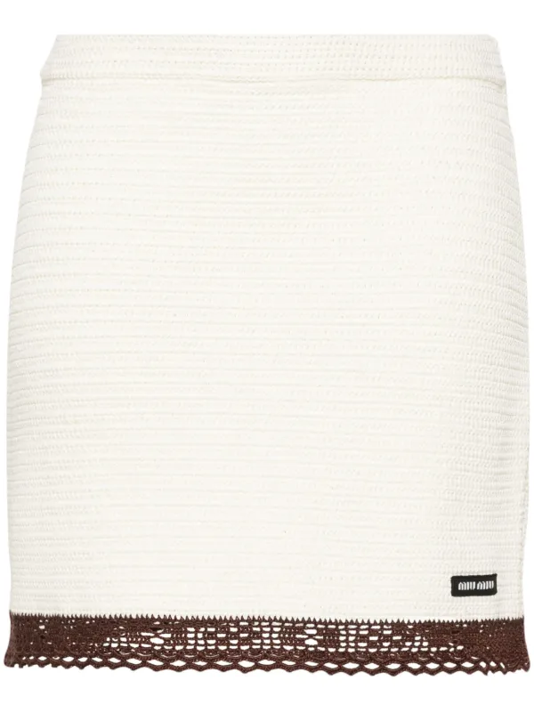 【関税&送料込】Miu Miu Logo Patch Gabardine Miniskirt 23862369_53998484_600.jpg