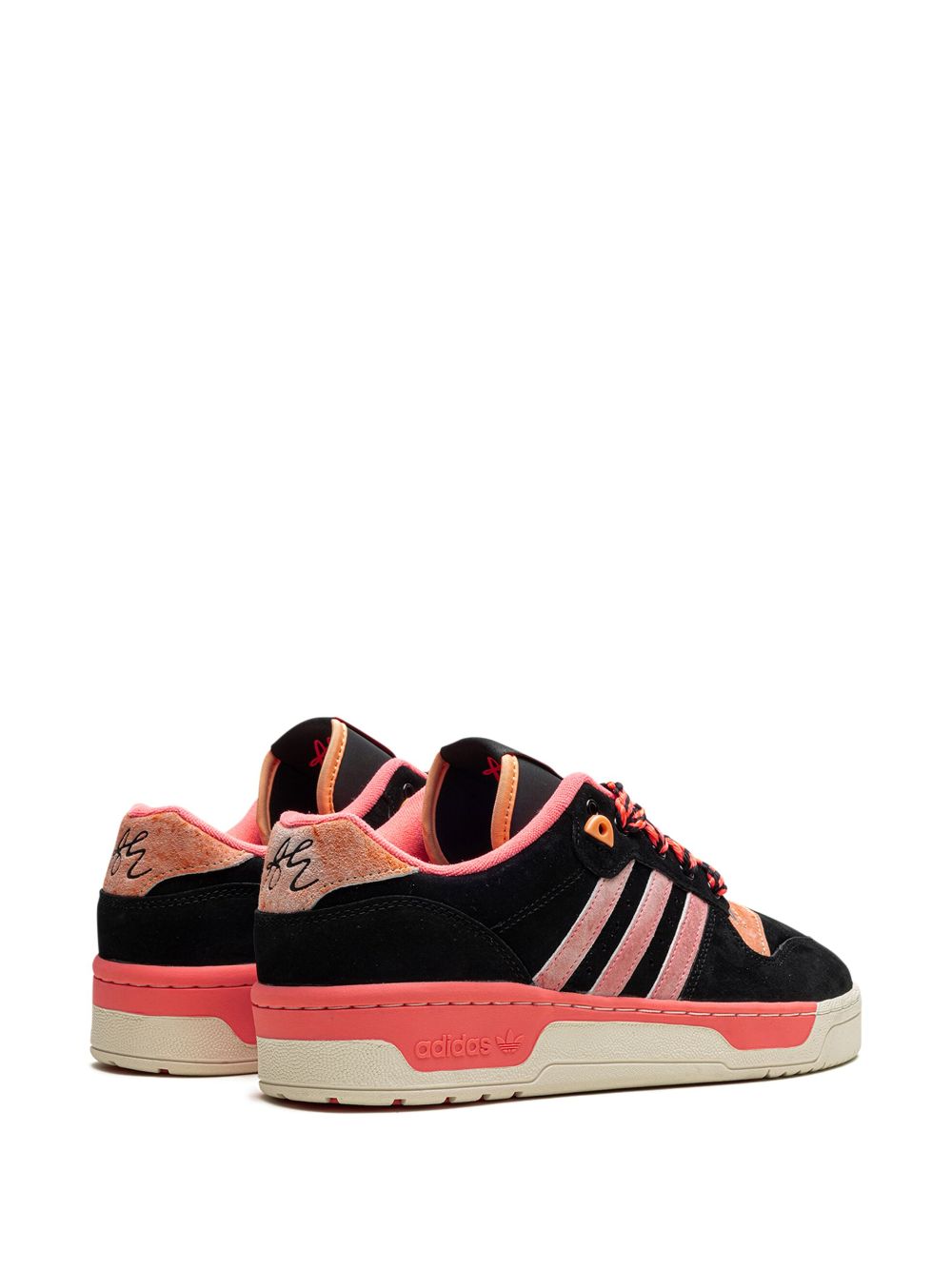 adidas Anthony Edwards Rivalry Low "With Love" sneakers Zwart