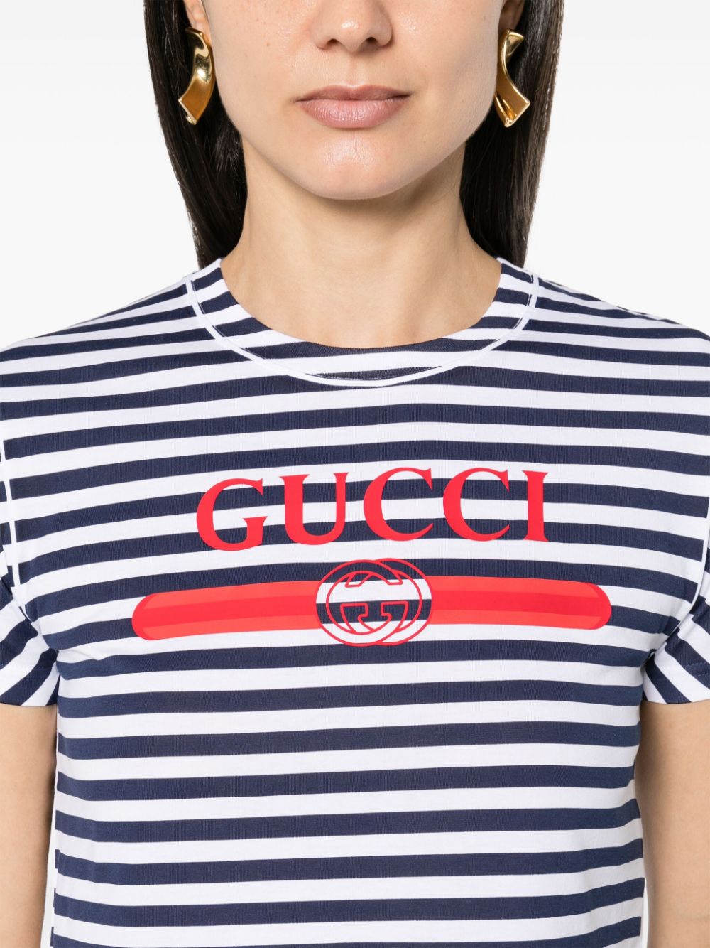 Shop Gucci Logo-print Cropped T-shirt In Blue