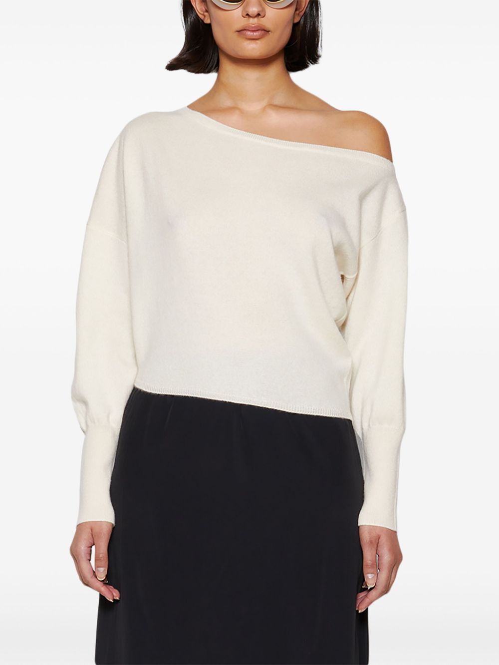 Shop Zeynep Arcay Off-shoulder Cashmere Jumper In White