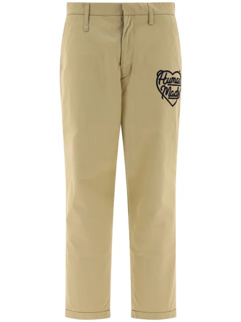 Human Made pantalones rectos con logo en forma de corazón